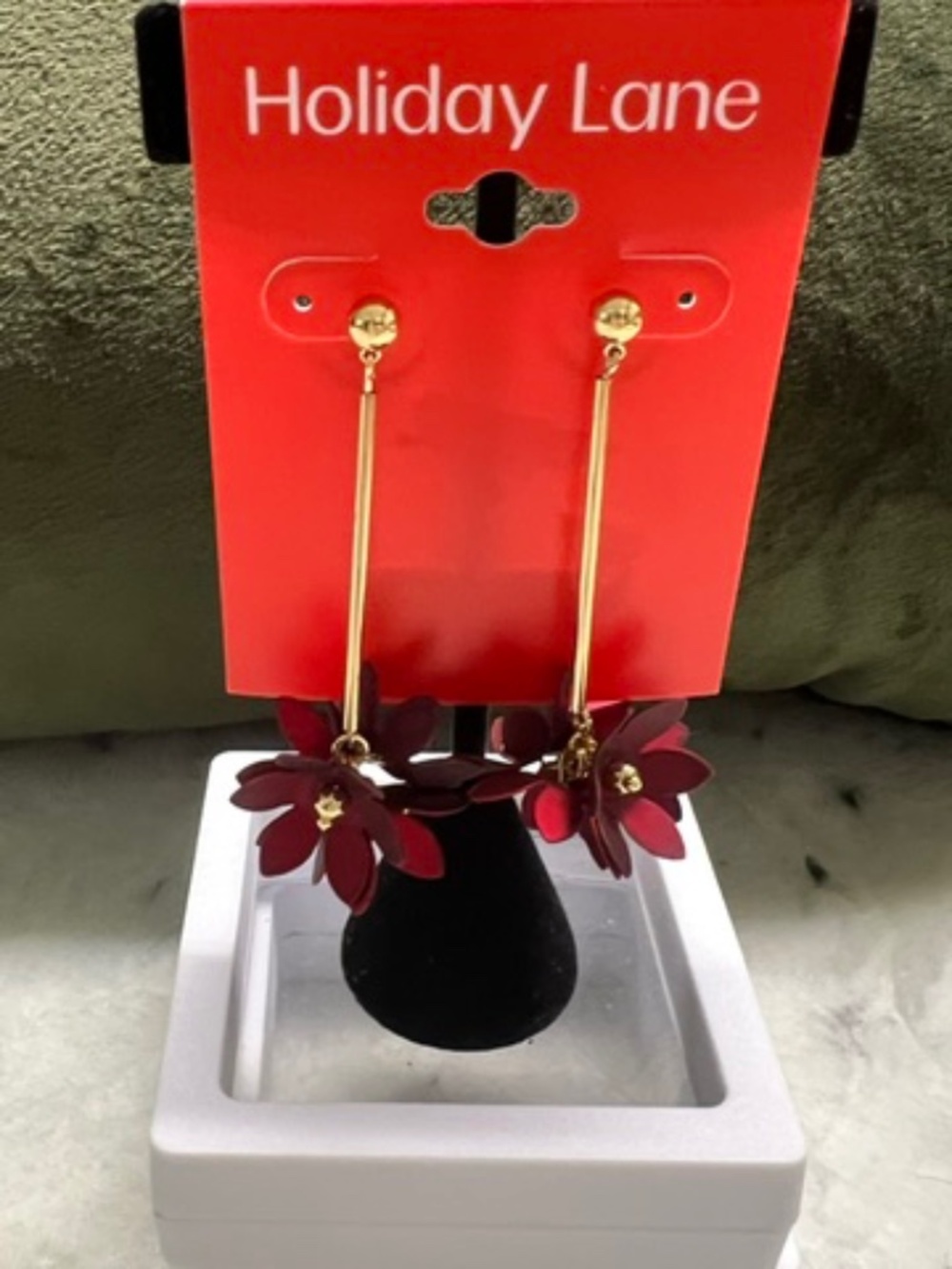 NWT Holiday Lane Poinsettia & Gold Tone Drop Earrings